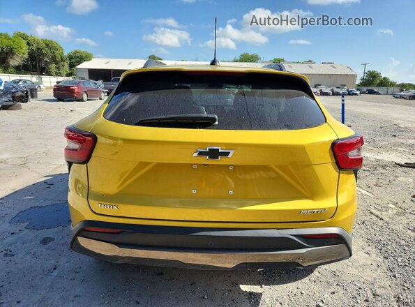 KL77LKEP0SC055683 2025 CHEVROLET TRAX Yellow Հետևի տեսք