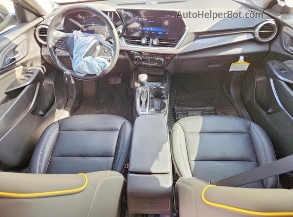KL77LKEP0SC055683 2025 CHEVROLET TRAX Yellow Առջևի վահանակի տեսք