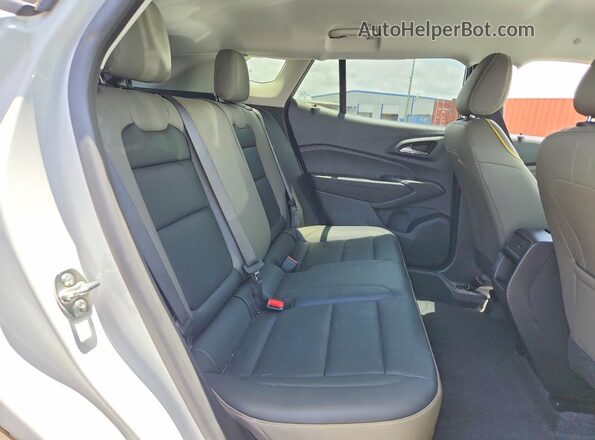 KL77LKEP0SC320974 2025 CHEVROLET TRAX White Rear interior view
