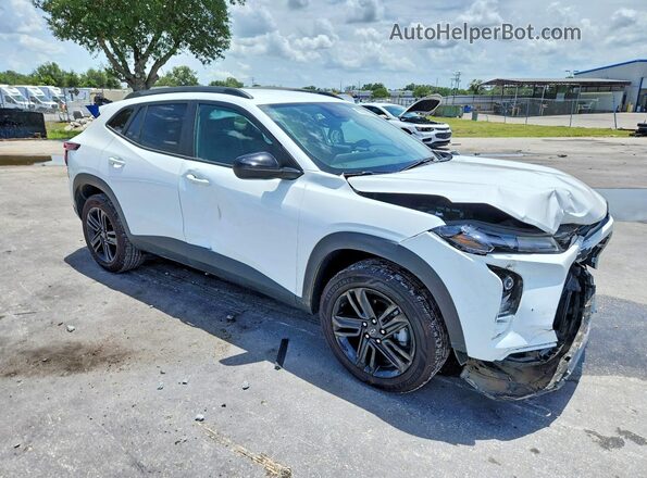 KL77LKEP0SC320974 2025 CHEVROLET TRAX White Front right