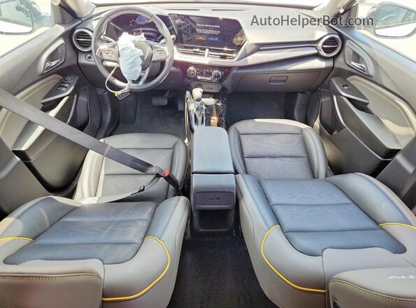 KL77LKEP0SC320974 2025 CHEVROLET TRAX White Dashboard view