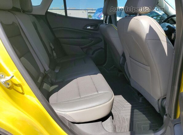 KL77LKEP3SC082635 2025 CHEVROLET TRAX Gold Vista interior trasera