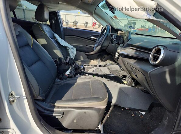 KL77LKEP6SC015172 2025 CHEVROLET TRAX White Вид салону спереду