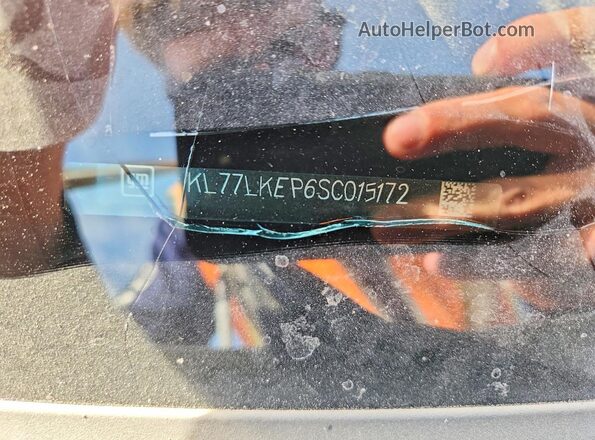 KL77LKEP6SC015172 2025 CHEVROLET TRAX White Вид наклейки з VIN-кодом