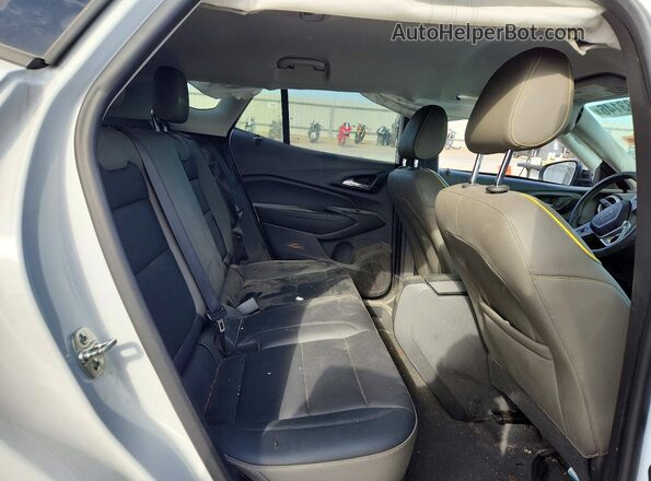 KL77LKEP6SC015172 2025 CHEVROLET TRAX White Вид задньої частини салону