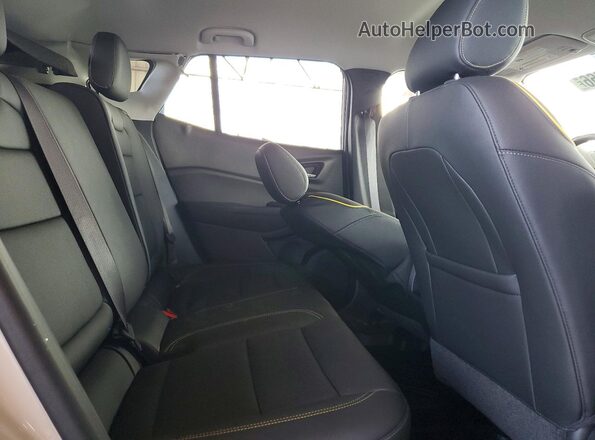 KL77LKEP6TC062221 2026 CHEVROLET TRAX Cream უკანა სავარძლების ხედი