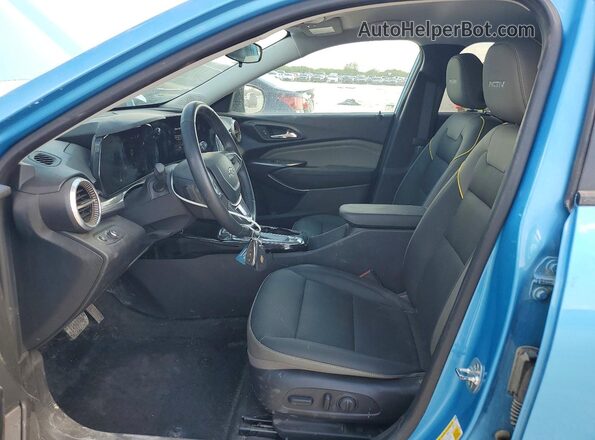 KL77LKEP7SC031171 2025 CHEVROLET TRAX Blue წინა სალონის ხედი
