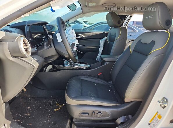 KL77LKEP8TC037675 2026 CHEVROLET TRAX White Սալոնի դիմացի տեսք