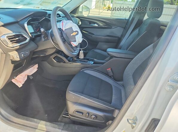 KL79MPSL8NB023529 2022 CHEVROLET TRAILBLAZER White Widok wnętrza z przodu