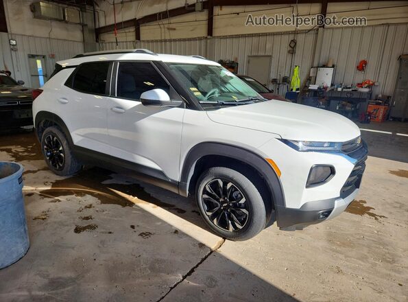 KL79MRSL1NB015929 2022 CHEVROLET TRAILBLAZER Белый Передняя правая четверть