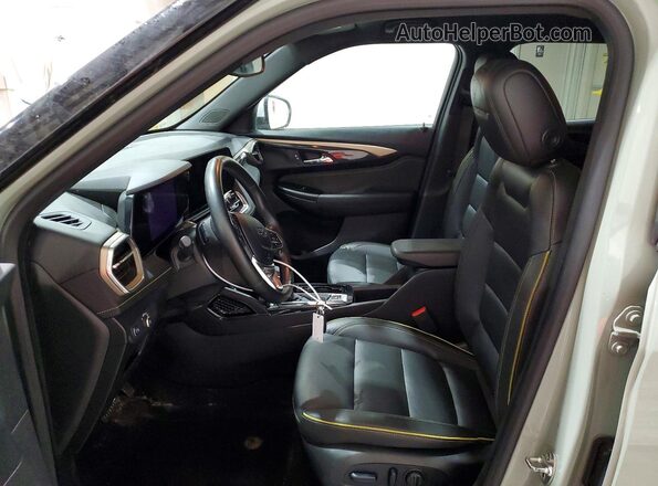 KL79MSSL3RB217605 2024 CHEVROLET TRAILBLAZER Green Вид салону спереду