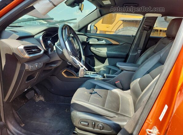 KL79MVSLXNB068010 2022 CHEVROLET TRAILBLAZER Оранжевый Вид салона спереди
