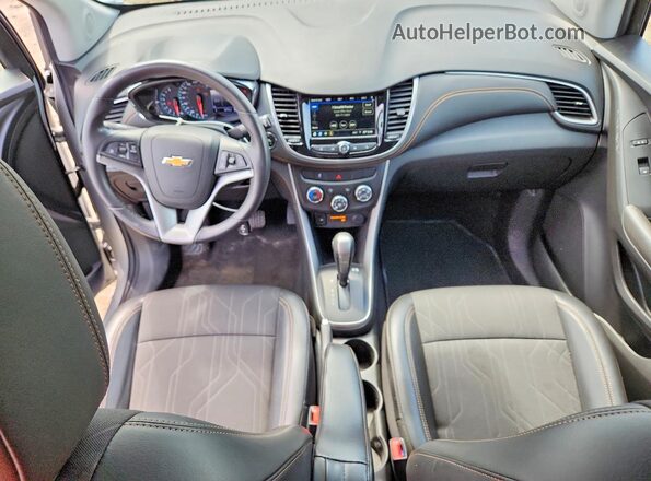 KL7CJLSB2KB960693 2019 CHEVROLET TRAX Silver Вид панелі приладів