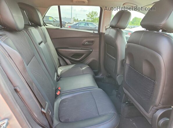 KL7CJLSB2KB960693 2019 CHEVROLET TRAX Silver Вид задньої частини салону