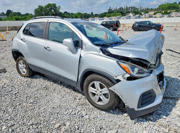 KL7CJLSB4JB655114 2018 CHEVROLET TRAX Silver Front right