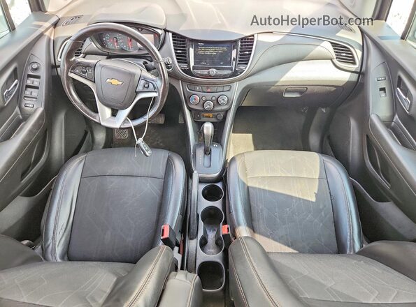 KL7CJLSB4JB655114 2018 CHEVROLET TRAX Silver Dashboard view