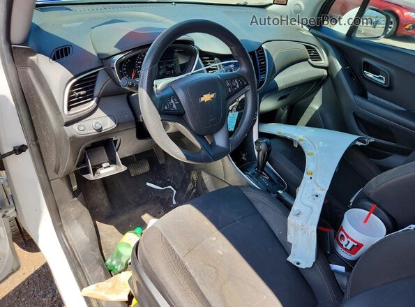 KL7CJNSM6MB365393 2021 CHEVROLET TRAX White Dashboard view