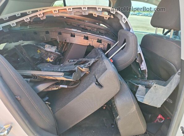 KL7CJNSM6MB365393 2021 CHEVROLET TRAX White Rear seats view