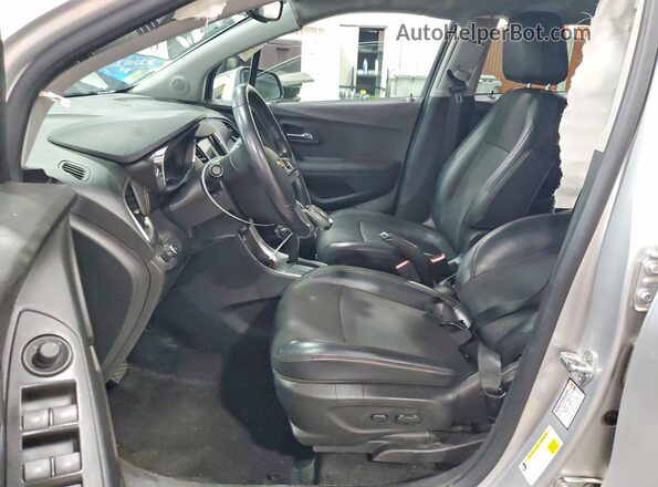 KL7CJPSB0KB811366 2019 CHEVROLET TRAX Silver Front interior view