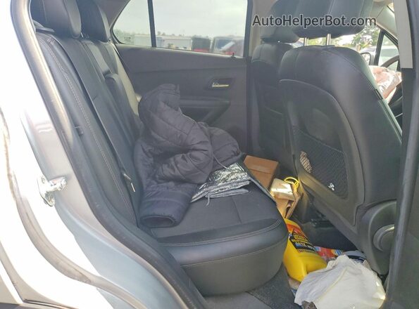 KL7CJPSB1MB329718 2021 CHEVROLET TRAX Silver უკანა სალონის ხედი