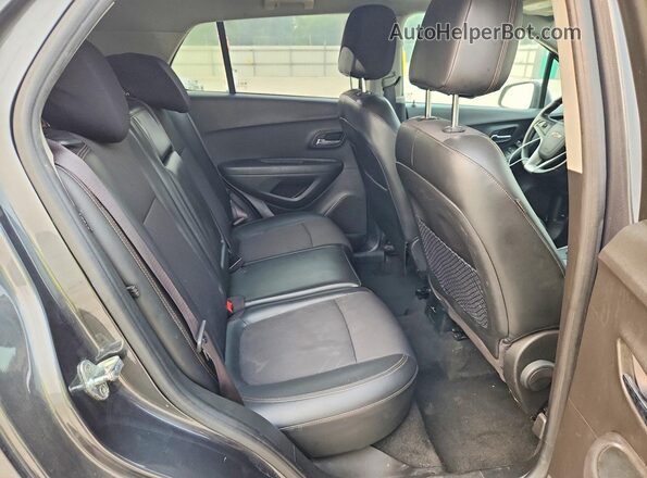 KL7CJPSB3JB593597 2018 CHEVROLET TRAX Gray Вид задньої частини салону