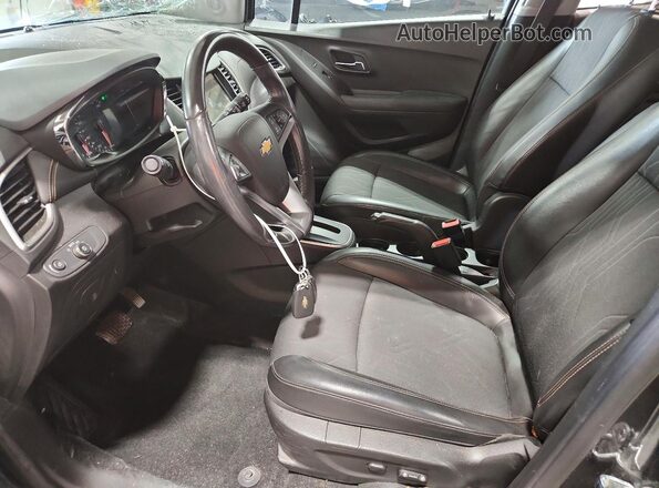 KL7CJPSB3JB717786 2018 CHEVROLET TRAX Угольный Вид салона спереди