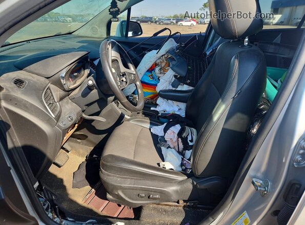 KL7CJPSB3LB020718 2020 CHEVROLET TRAX Silver Front interior view