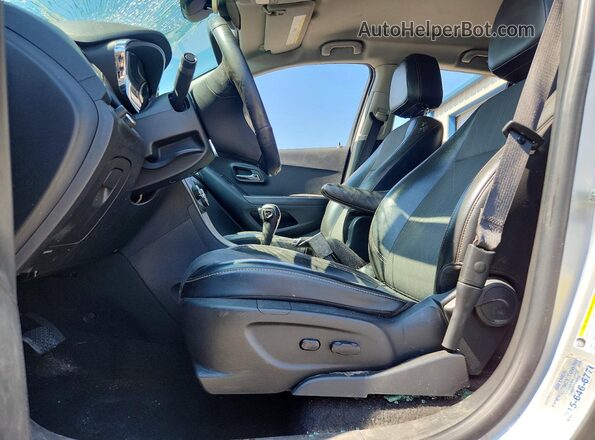 KL7CJPSB7JB661285 2018 CHEVROLET TRAX Silver Вид салону спереду