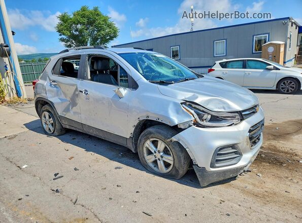 KL7CJPSB7JB661285 2018 CHEVROLET TRAX Silver Передня права чверть