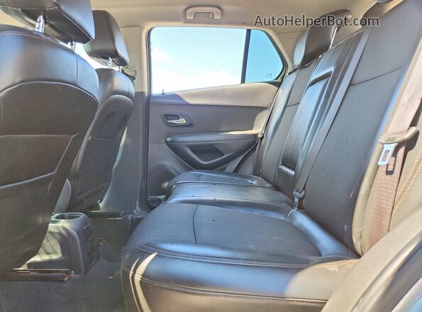 KL7CJPSB7JB661285 2018 CHEVROLET TRAX Silver Вид задньої частини салону