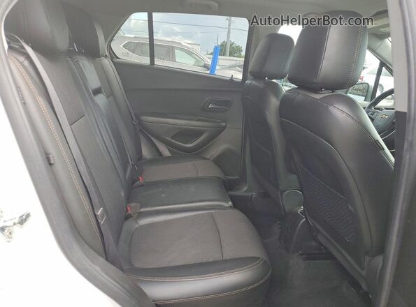 KL7CJPSB7MB322028 2021 CHEVROLET TRAX White Вид задньої частини салону