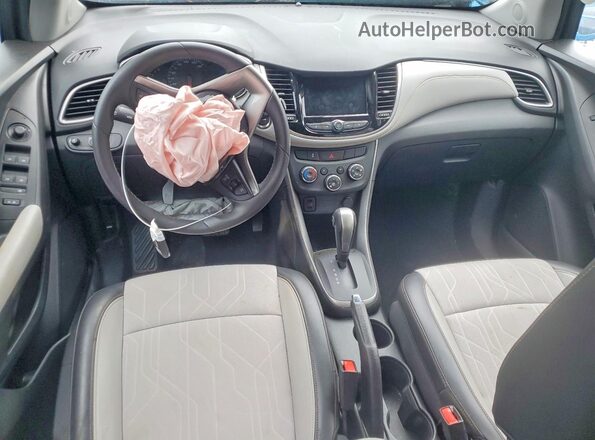KL7CJPSBXLB330865 2020 CHEVROLET TRAX Синий Вид панели приборов