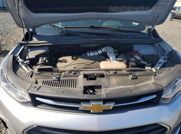 KL7CJPSM5MB374565 2021 CHEVROLET TRAX Silver Vista del compartimento del motor