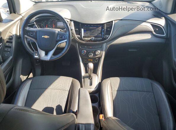 KL7CJPSM5MB374565 2021 CHEVROLET TRAX Silver Vista del salpicadero
