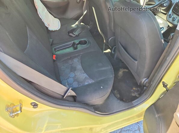 KL8CB6SA4JC479564 2018 CHEVROLET SPARK Yellow Vista de los asientos traseros