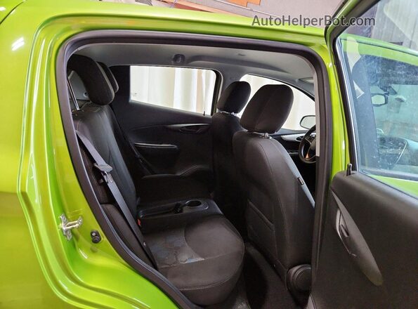 KL8CD6SA3GC597821 2016 CHEVROLET SPARK Green Rear interior view