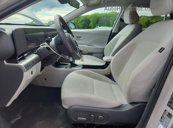 KM8HBCAB4RU152525 2024 HYUNDAI KONA Silver Vista interior delantera
