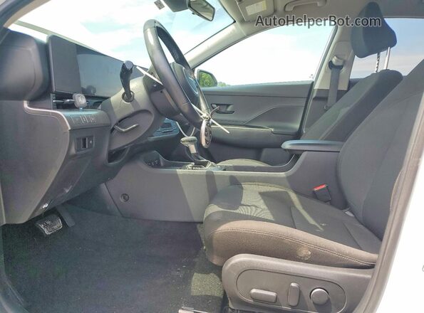 KM8HBCABXRU099720 2024 HYUNDAI KONA White Front interior view