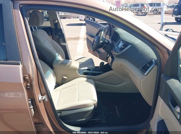 KM8J23A42GU098917 2016 HYUNDAI TUCSON Коричневый Вид салона спереди