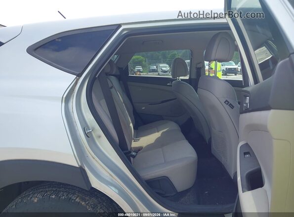 KM8J2CA44JU794038 2018 HYUNDAI TUCSON Silver VIN კოდის სტიკერის ხედი