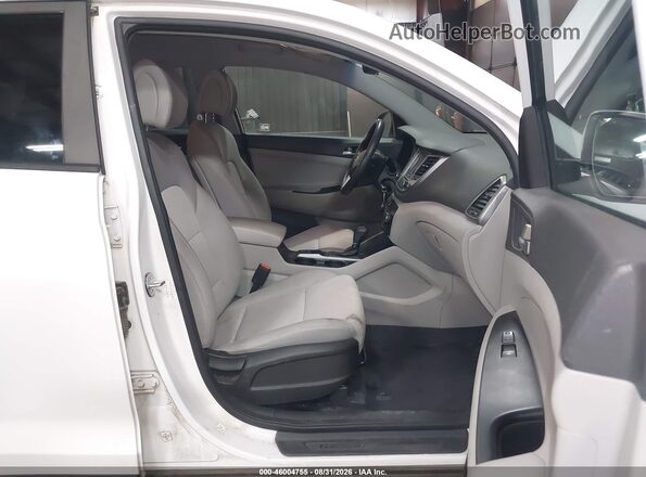 KM8J2CA46JU655772 2018 HYUNDAI TUCSON White Front interior view