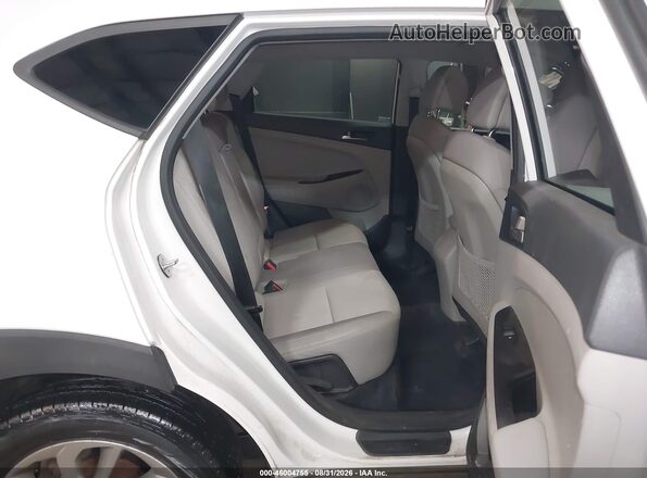 KM8J2CA46JU655772 2018 HYUNDAI TUCSON White VIN sticker view