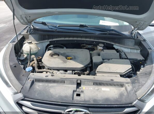 KM8J2CA49JU657208 2018 HYUNDAI TUCSON Серебряный Вид сзади