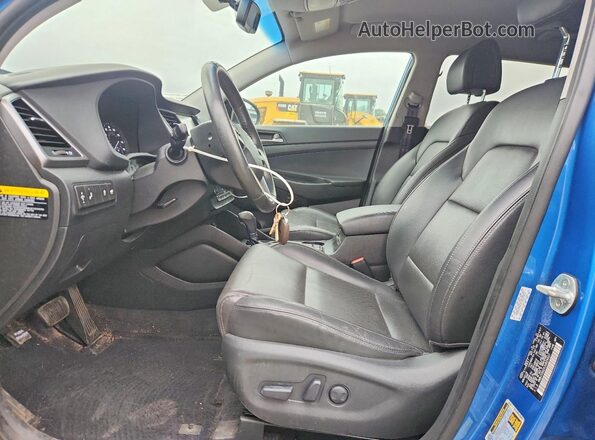 KM8J33A2XJU829337 2018 HYUNDAI TUCSON Синий Вид салона спереди
