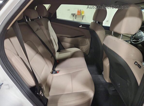 KM8J3CA41MU336748 2021 HYUNDAI TUCSON White Vista interior trasera