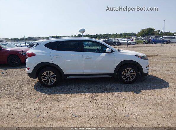 KM8J3CA45JU713612 2018 HYUNDAI TUCSON White Vista interior trasera
