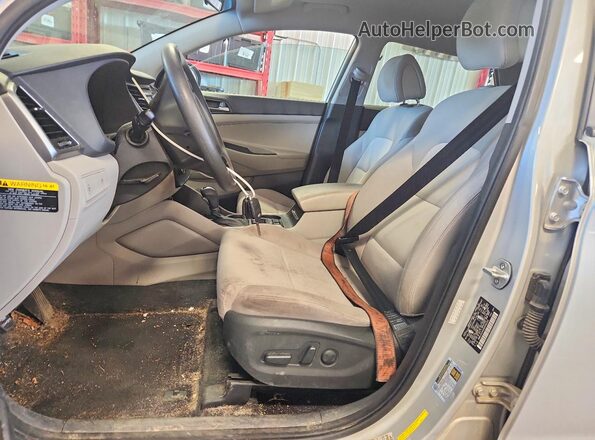 KM8J3CA46GU093202 2016 HYUNDAI TUCSON Silver Front interior view