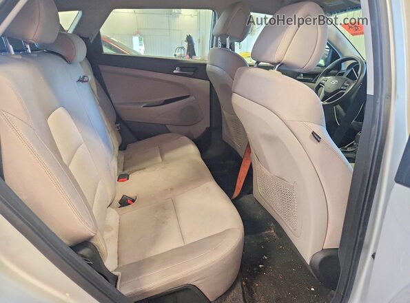 KM8J3CA46GU093202 2016 HYUNDAI TUCSON Silver Rear interior view