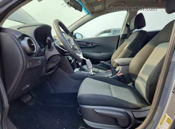 KM8K1CAA5JU077922 2018 HYUNDAI KONA Синий Вид салона спереди