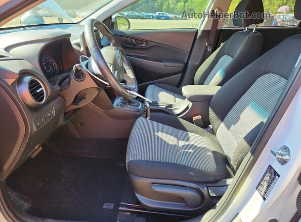 KM8K22AA4LU476363 2020 HYUNDAI KONA Белый Вид салона спереди